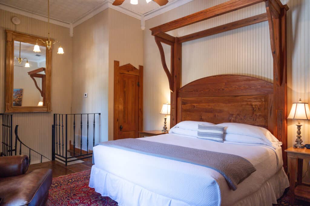 Sunday Haus #17 gallery